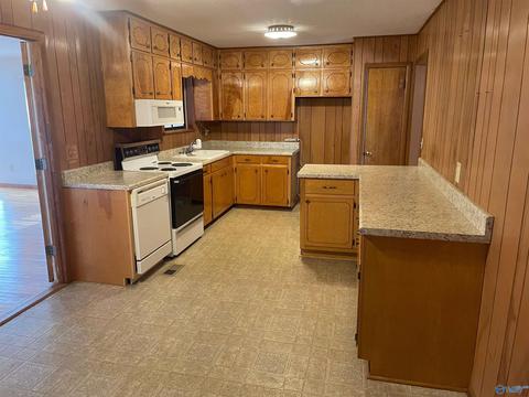13 Smith Ct, Centre, AL 35960 photo 2