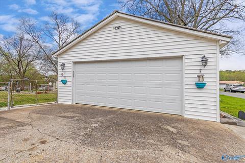 902 NW 3rd Ave, Arab, AL 35016 photo 3