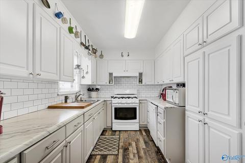 902 NW 3rd Ave, Arab, AL 35016 photo 6