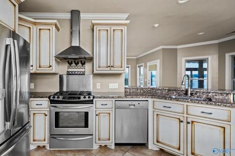 118 Pointe Dr, Killen, AL 35645 photo 9
