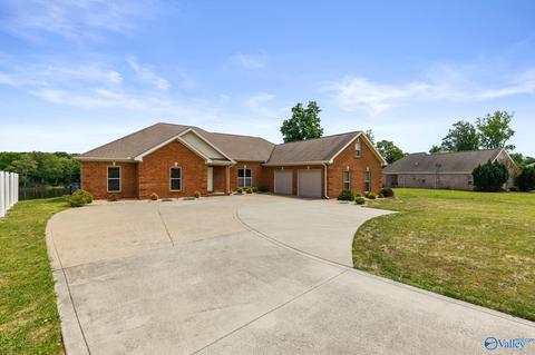 118 Pointe Dr, Killen, AL 35645 photo 2