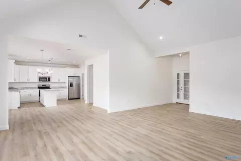 161 Spry Way, Killen, AL 35645 photo 4