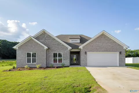 161 Spry Way, Killen, AL 35645 photo 1