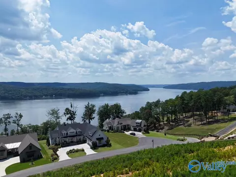 89 Boathouse Dr, Guntersville, AL 35976