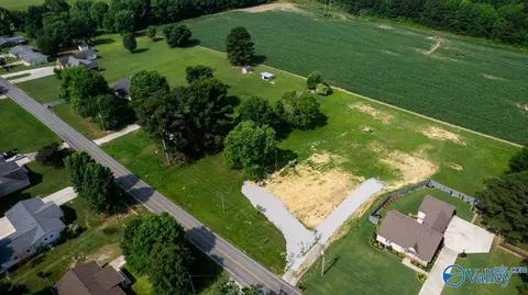 1811 Lindsay Ln N, Athens, AL 35613
