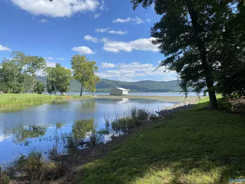 9 Watersound Ln, Scottsboro, AL 35769