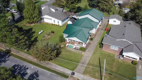 406 E Main St, Stevenson, AL 35772 photo 4