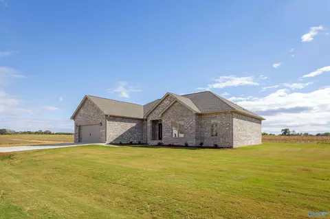 160 Spry Way, Killen, AL 35645 photo 2