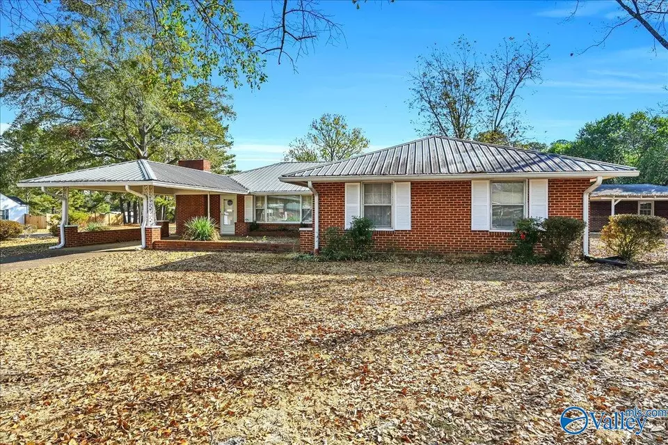 1502 Danville Rd, Decatur, AL 35601 32 Photos Movoto