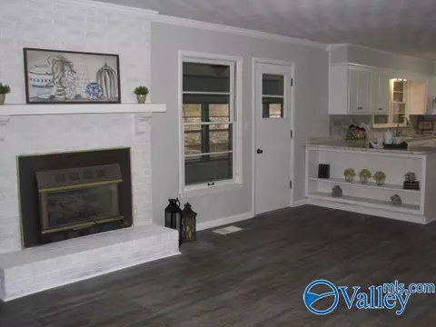 Living - 412 N Greenway Dr, Trinity, AL 35673 photo 2 of 4