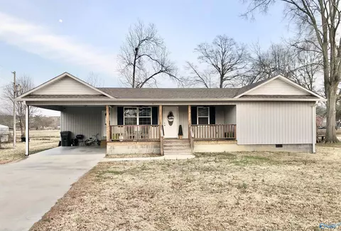 304 Hazel St, Centre, AL 35960 photo 1