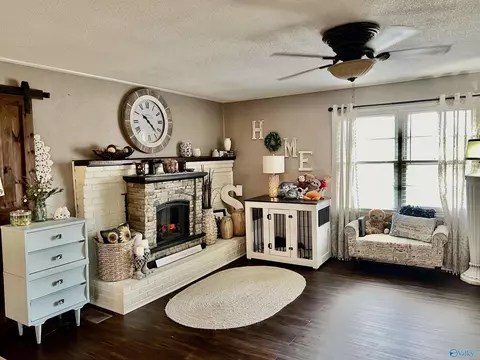 Living - 9562 County Road 434, Trinity, AL 35673 photo 8 of 9