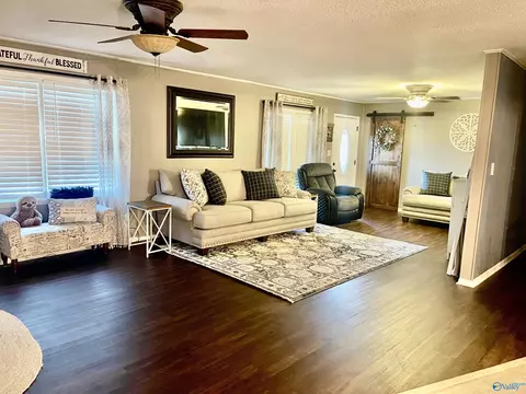 Living - 9562 County Road 434, Trinity, AL 35673 photo 2 of 9