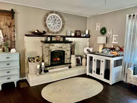 Living - 9562 County Road 434, Trinity, AL 35673 photo 4 of 9