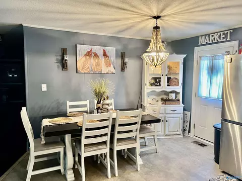 Dining - 9562 County Road 434, Trinity, AL 35673 photo 5 of 5