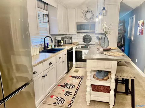 Kitchen - 9562 County Road 434, Trinity, AL 35673 photo 1 of 2
