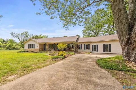 Exterior - 399 3rd Ave, Grant, AL 35747 photo 4 of 10