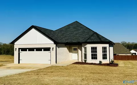 790 Oakview Cir, Killen, AL 35645 photo 1