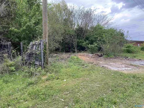 21 Old Trinity Rd, Decatur, AL 35601