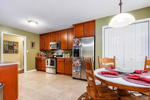 18202 E Limestone Rd, Athens, AL 35611 photo 6