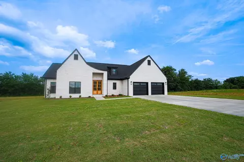 441 Cottontail Trl, Killen, AL 35645 photo 1