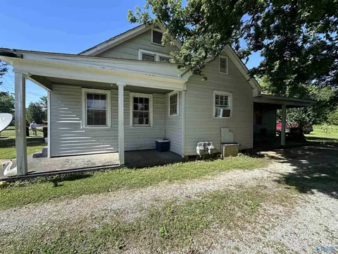 1002 East St, Moulton, AL 35650