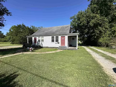 1002 East St, Moulton, AL 35650