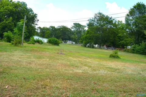 50 Al Petty St, Scottsboro, AL 35768