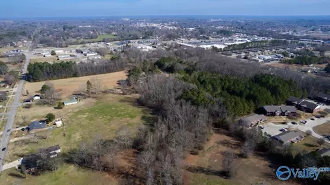 28 35 Hine St S, Athens, AL 35611