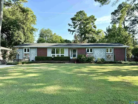 2410 Crestview Dr, Decatur, AL 35601