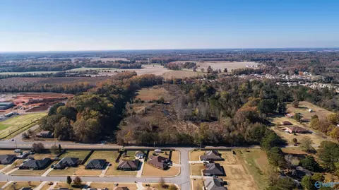 1 Troon Dr, Huntsville, AL 35757