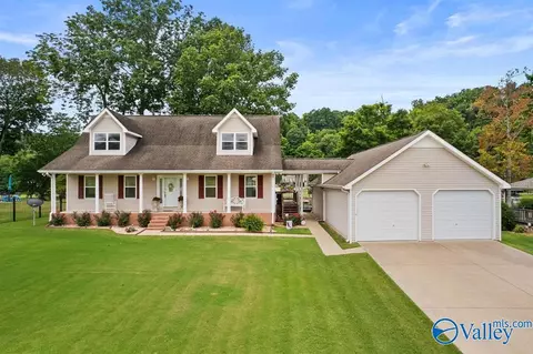 1038 Waters Edge Dr, Florence, AL 35634 photo 1