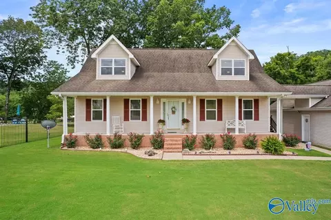 1038 Waters Edge Dr, Florence, AL 35634 photo 2