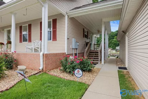 1038 Waters Edge Dr, Florence, AL 35634 photo 4