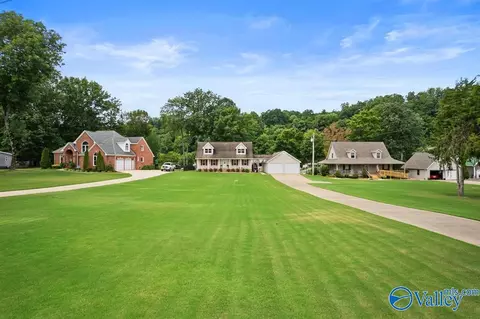 1038 Waters Edge Dr, Florence, AL 35634 photo 3