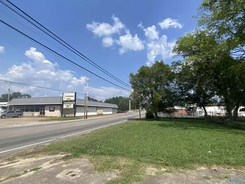 610 E Willow St, Scottsboro, AL 35768