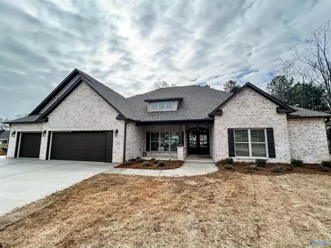102 Tara Dr, Huntsville, AL 35811