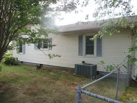 15915 E Limestone Rd, Athens, AL 35613 photo 4