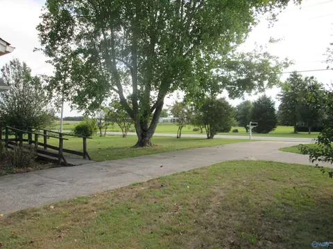 15915 E Limestone Rd, Athens, AL 35613 photo 10