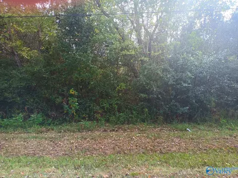 82 Enterprise Dr, Albertville, AL 35951