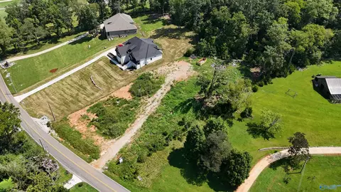 1242 Dug Hill Rd, Brownsboro, AL 35741