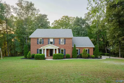 312 Saddlebrook Dr, Killen, AL 35645 photo 1