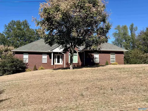 272 Camberwell Dr, Killen, AL 35645 photo 1