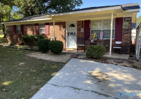 215 Livingston Ln, Moulton, AL 35650