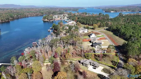 17 Goose Pond Island Dr, Scottsboro, AL 35769