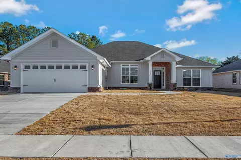 218 Gwynns Fall Trl, Huntsville, AL 35810