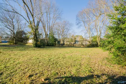 2704 Dawson Cir, Huntsville, AL 35811