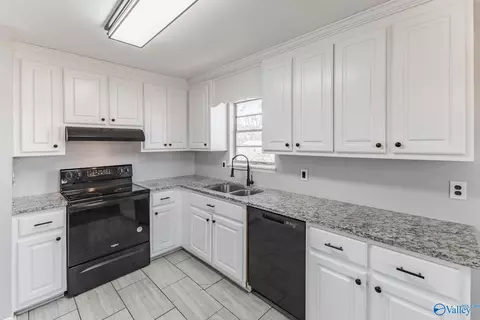 116 Edinburgh Dr, Athens, AL 35611 photo 5