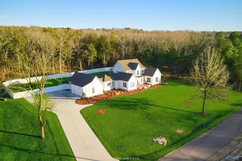 128 Lyons Rd, Decatur, AL 35603