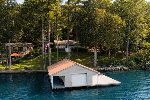 4432 Leaning Beach Dr, Guntersville, AL 35976